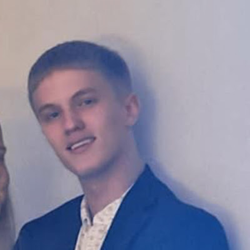 Meet your Posher, Devin